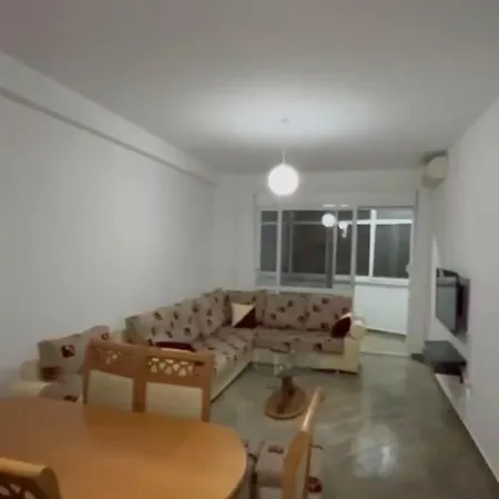 Bright & Spacious 1-bedroom In Stylish Municipality Of Paris, Lejlighed